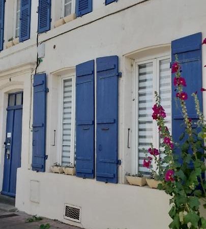 Residence Les Volets Bleus: Studio De 30 M² Classe 2 * Rochefort  Buitenkant foto