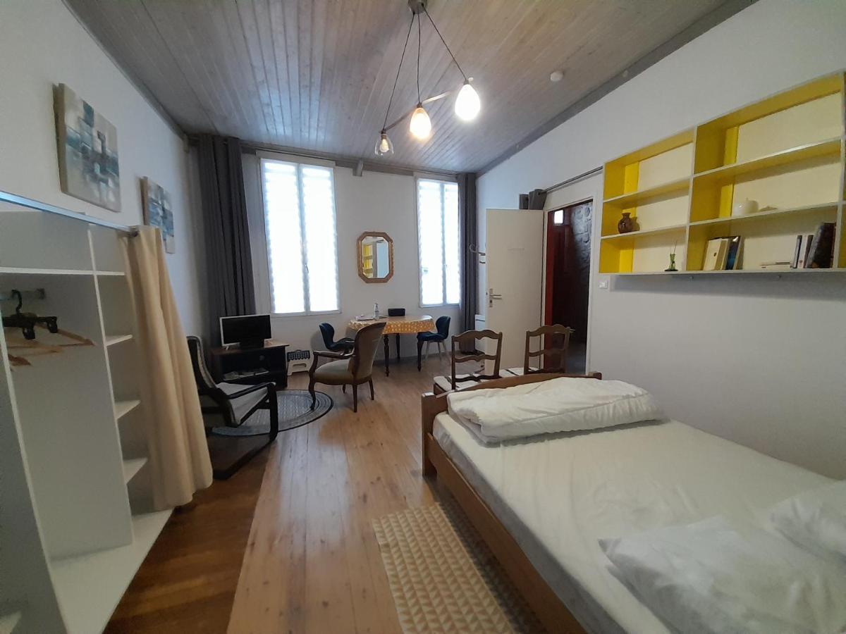 Residence Les Volets Bleus: Studio De 30 M² Classe 2 * Rochefort  Buitenkant foto